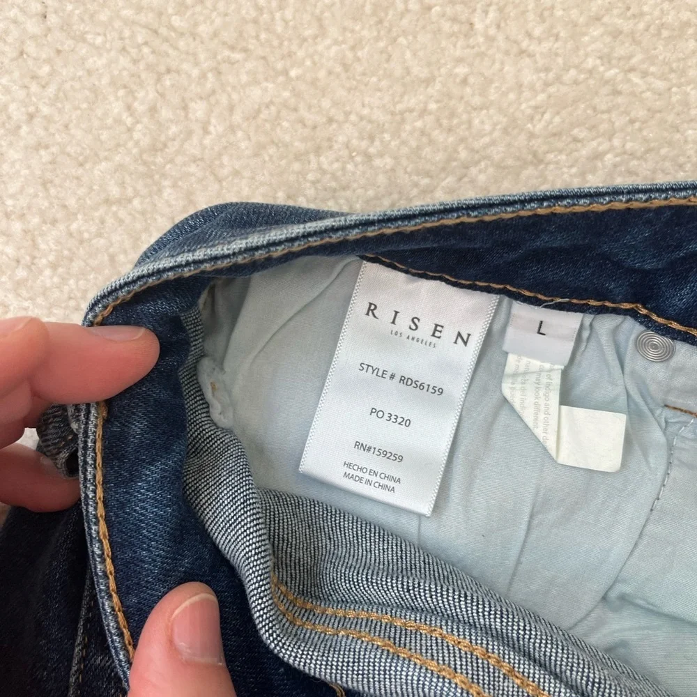 Women’s Risen Denim jean shorts - Picture 6 of 8